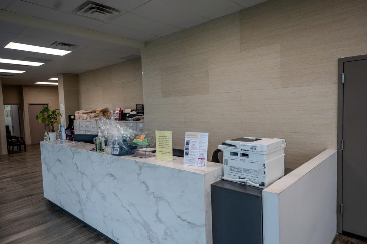 Front reception and check-in desk with a marble counter at LEDO Medical